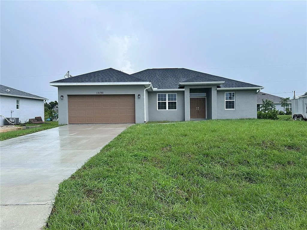 4 bed, 2.0 bath, 1900 sqft, $2,000 — Photo 2