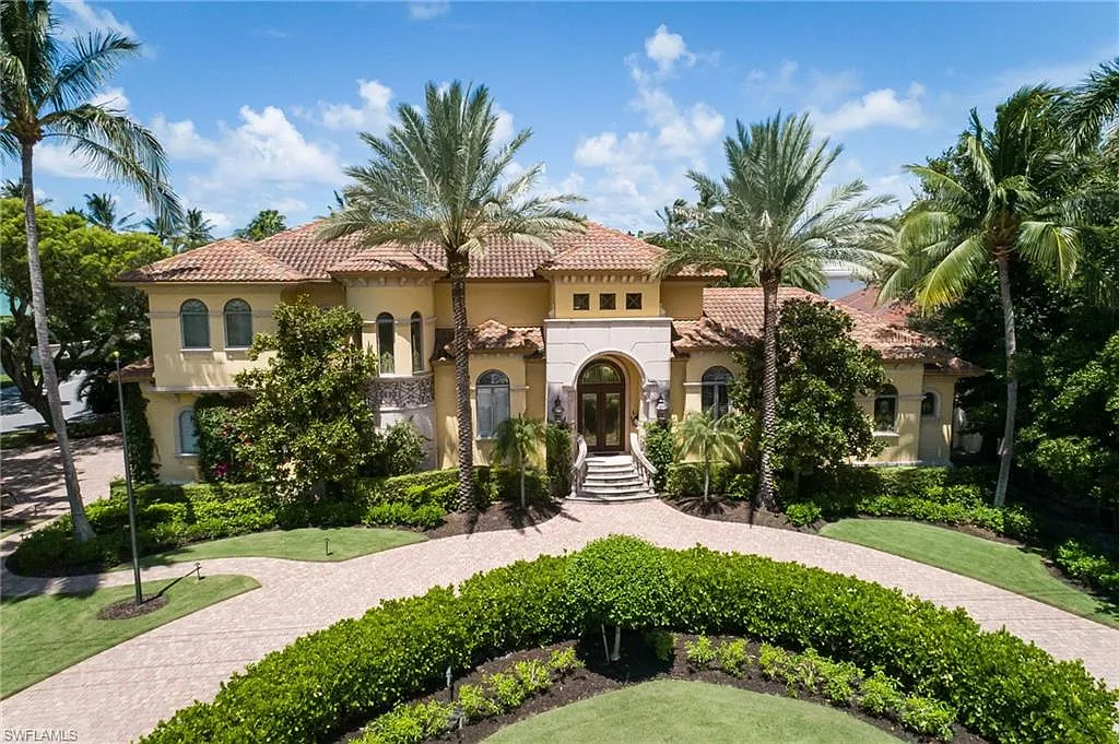 4 bed, 5.5 bath, 4669 sqft, $55,000 — Photo 2