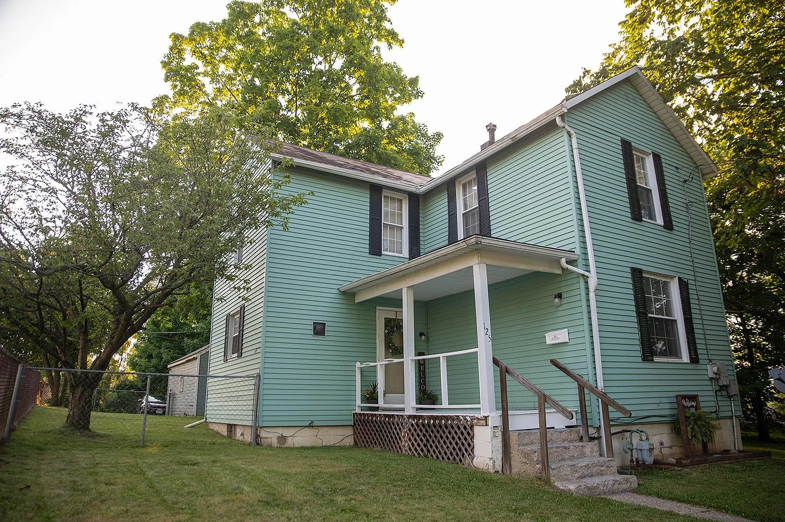 125 N Baker Ave photo 1
