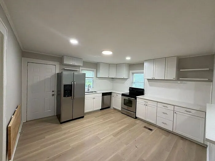 831 Cason St — Photo 6