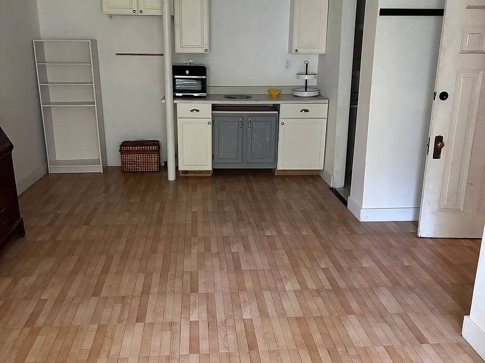 7 Jordan Dr #1