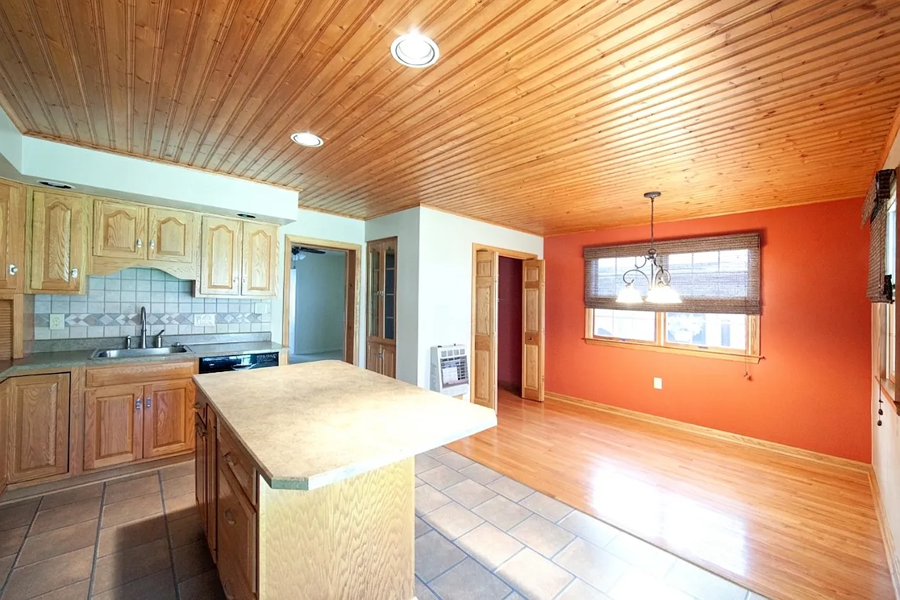 3 bed, 1970 sqft, $1,200 — Photo 3