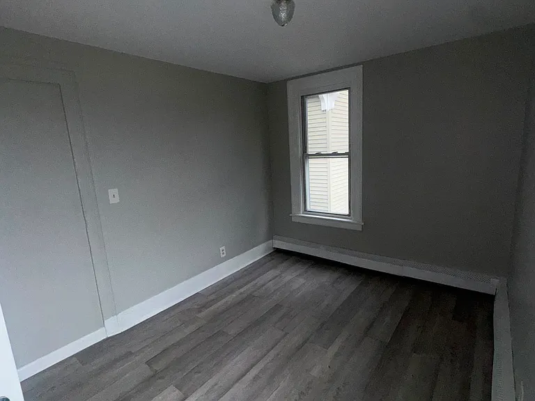 1092 E Main St — Photo 5