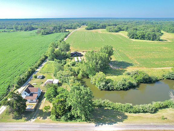 4th image of 875 E County Road 2600