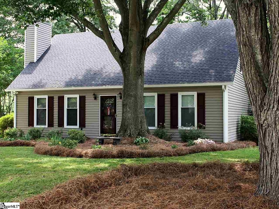 1st image of 200 Woodview Dr