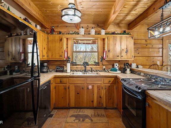 14th image of 1855 Spring Hill Dr