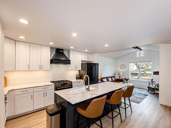 3rd image of 255 Rendezvous Drive