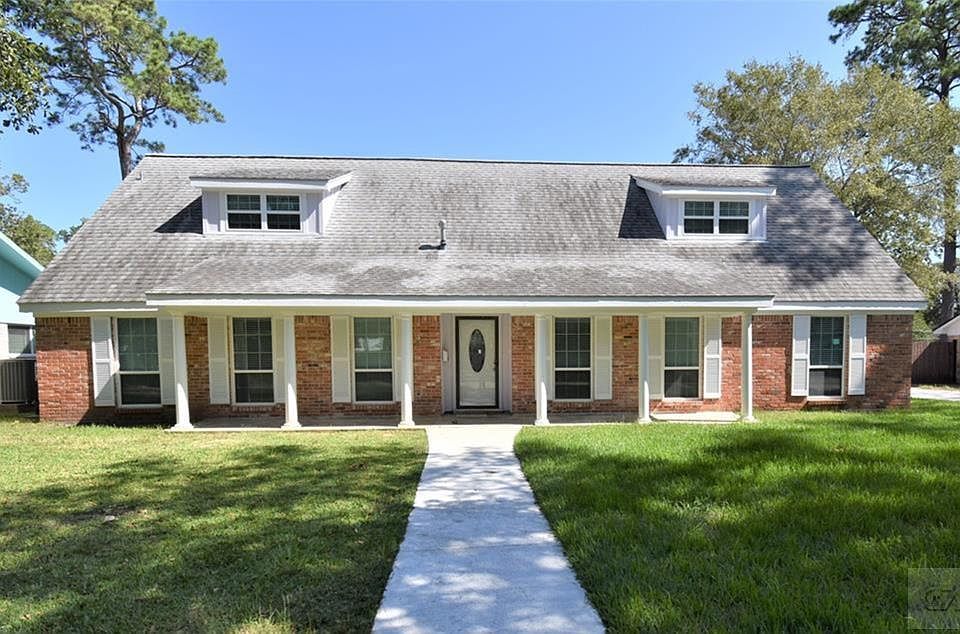 1st image of 3027 Sherwood Oaks St