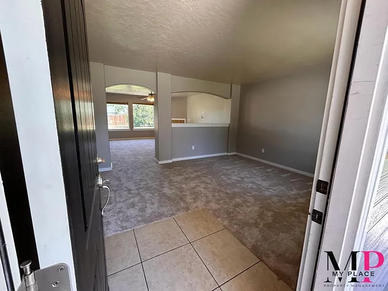 12304 W Havencrest Dr — Photo 2