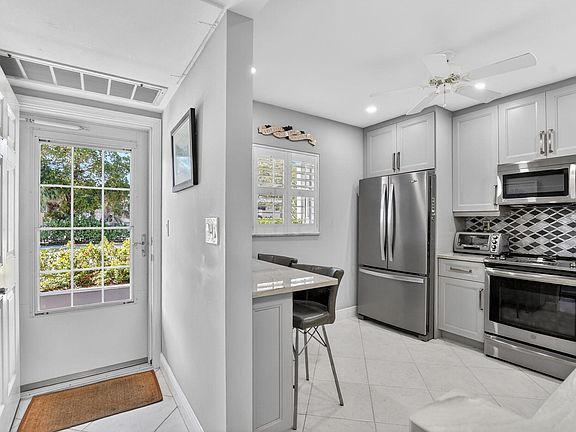 3rd image of 250 NE 20th Street #1300