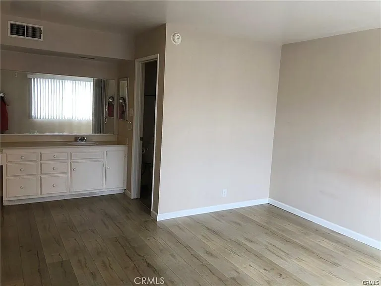 400 N Acacia Ave #D29 — Photo 11