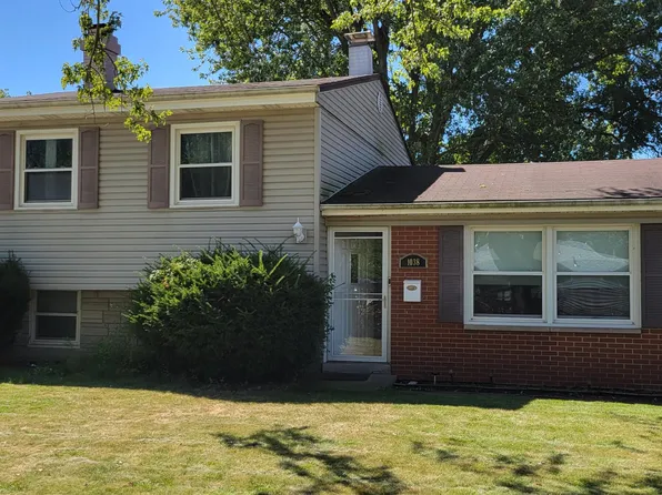 1038 N Oakwood Ave, Griffith, IN 46319