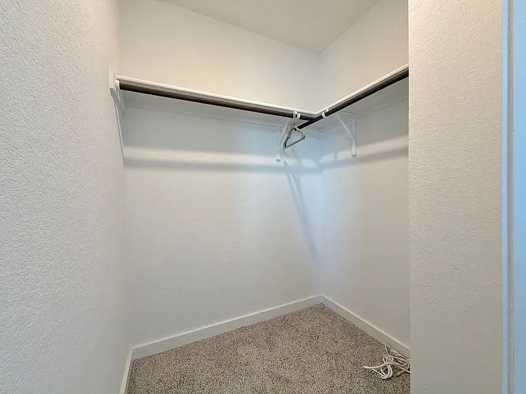 2901 Louris Ln — Photo 28