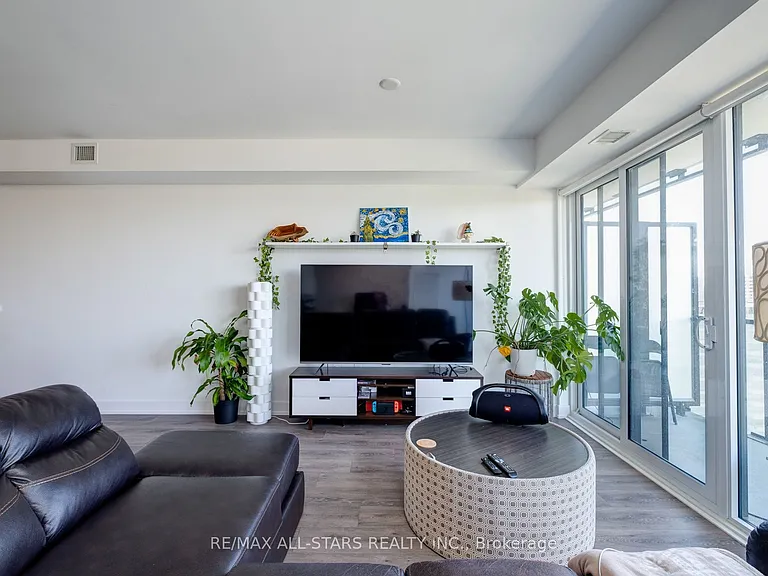575 Bloor St E #2302 — Photo 12