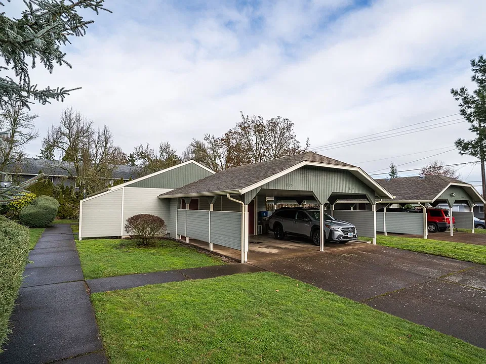 1735 23rd Ct SE