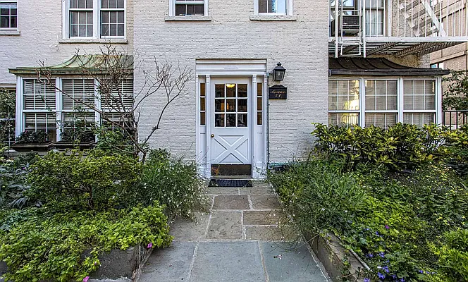 Sold by R New York | media 20