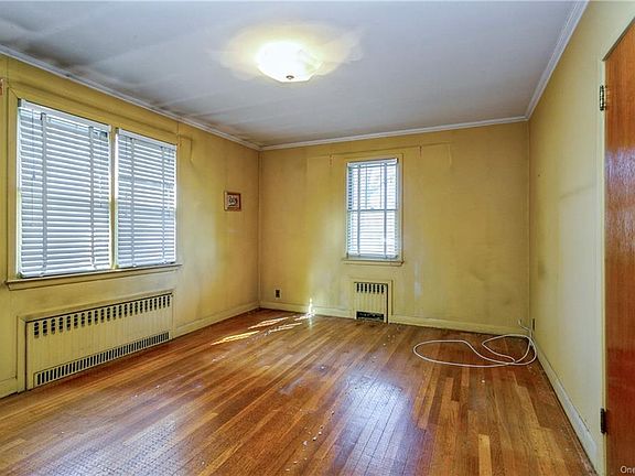 3rd image of 54 Truman Ave