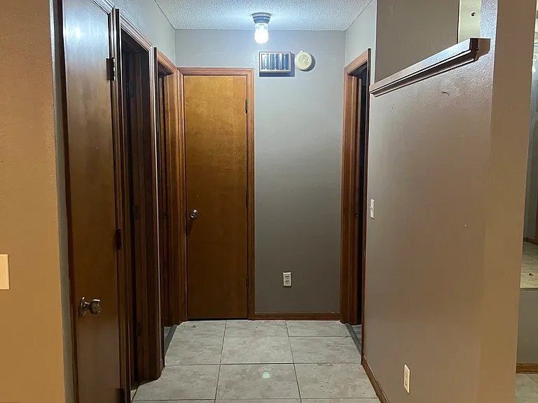 109 Clay Ave S — Photo 5
