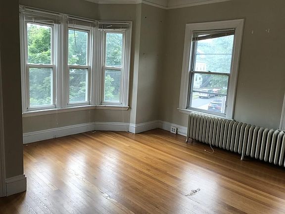 4th image of 144 Winthrop Ave
