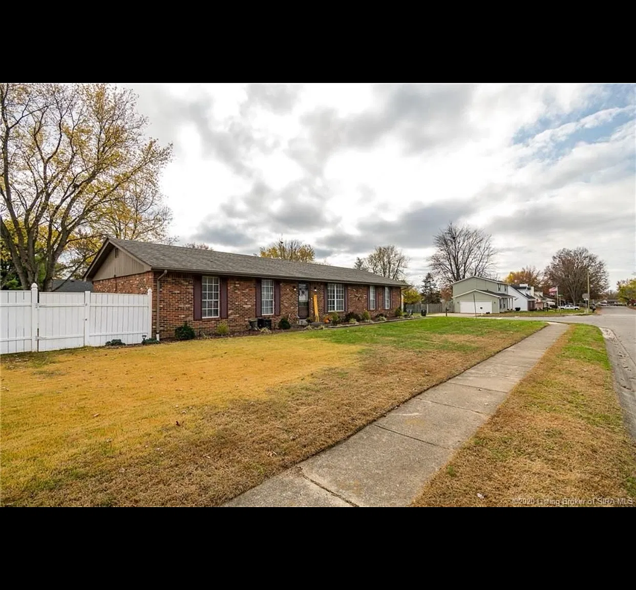 4706 Slone Dr — Photo 2