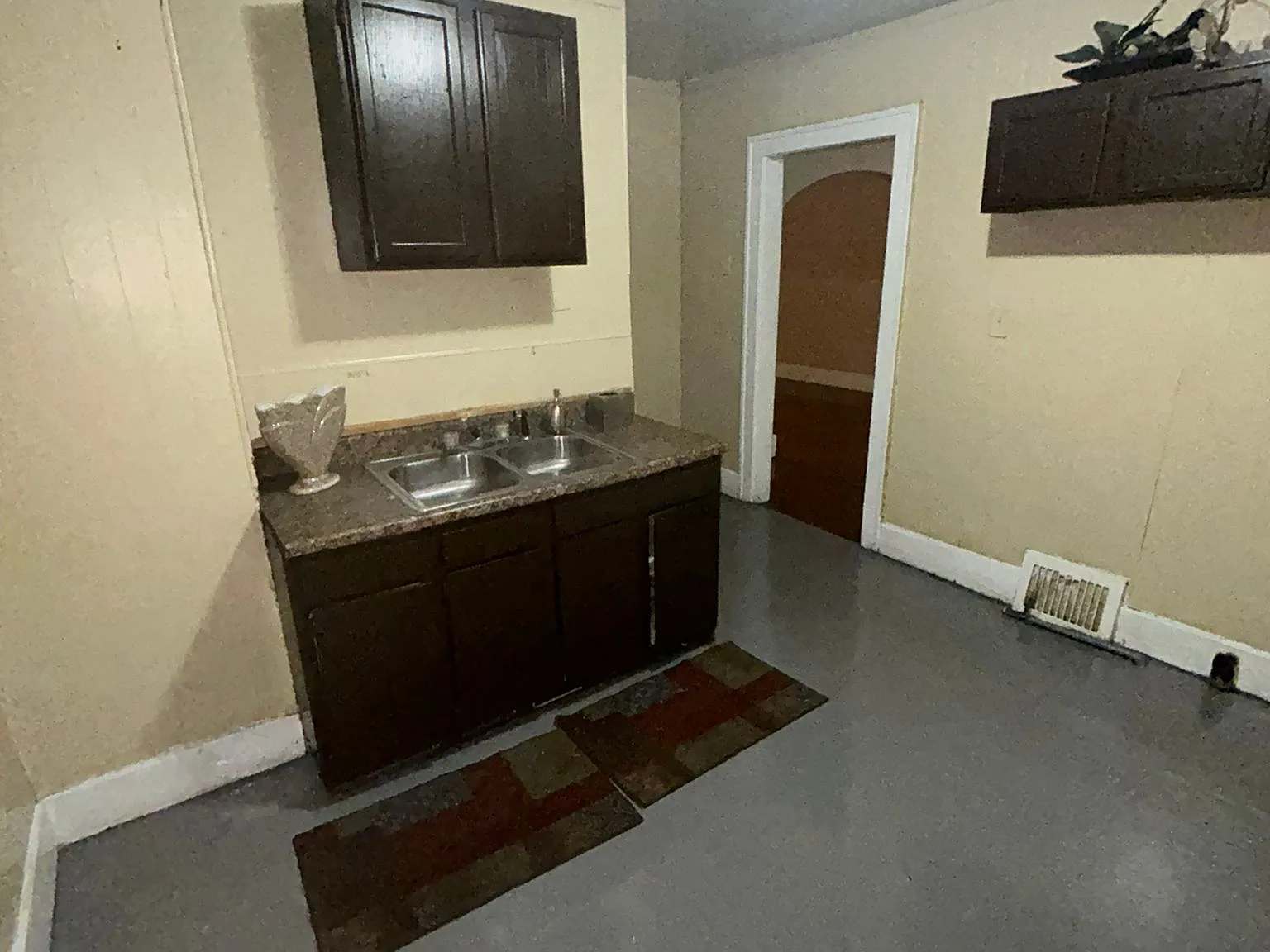 3 bed, 1200 sqft, $1,300 — Photo 2