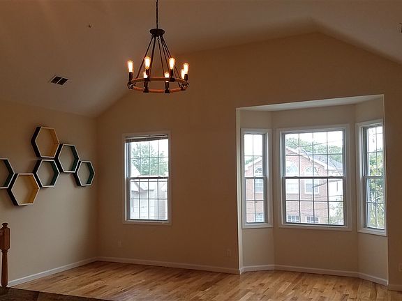 4th image of 141 Ege Ave #2