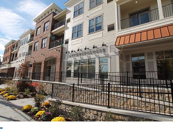 4th image of 200 N Sycamore St APT 2I