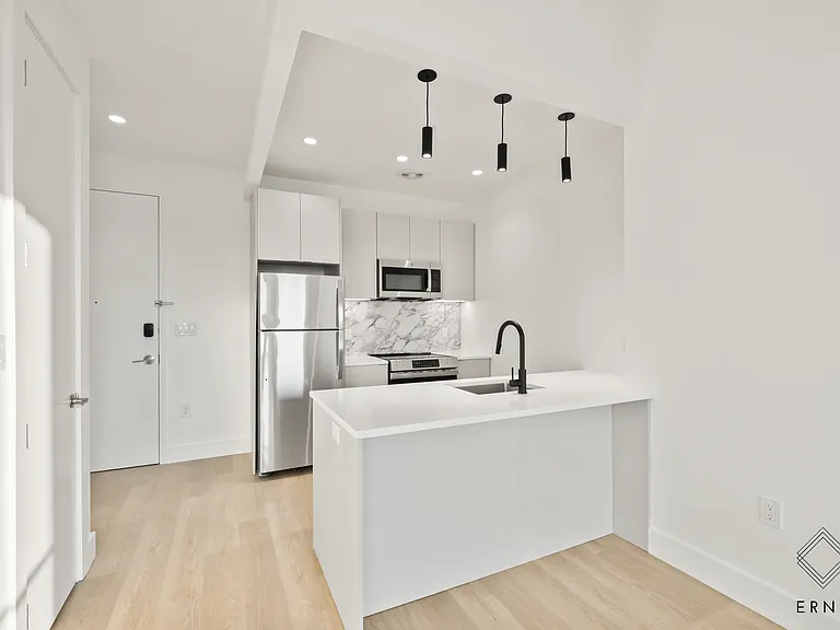 2250 Clarendon Rd #1E — Photo 1