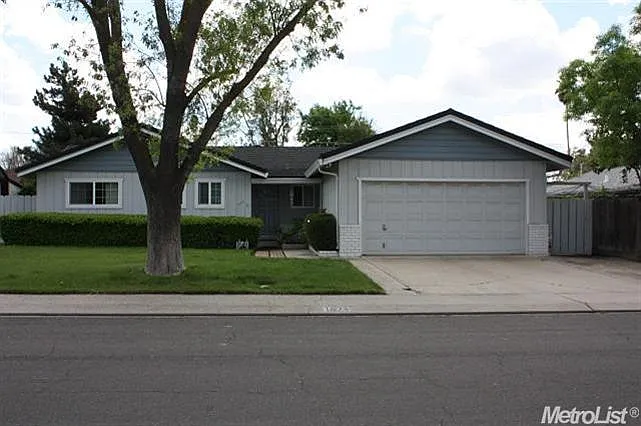 1624 Golden Gate Dr photo 1