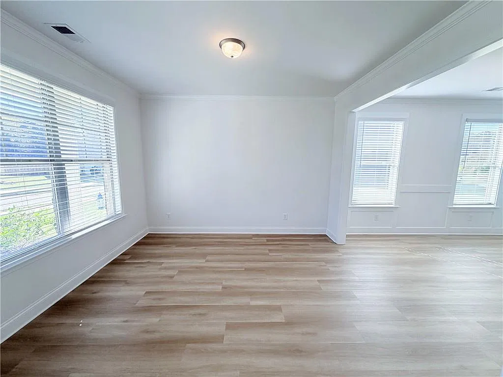 4 bed, 2.5 bath, 2676 sqft, $2,450 — Photo 3