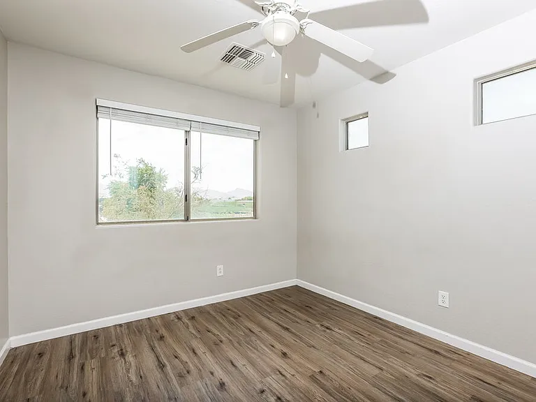 10340 W Hilton Ave — Photo 16