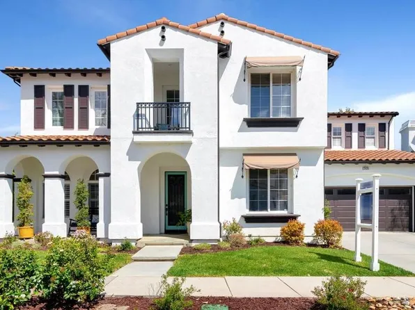 2420 Club Dr, Gilroy, CA 95020