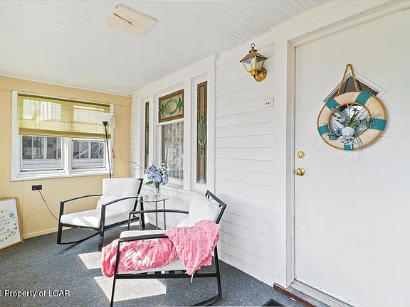 4th image of 131 Kossack St