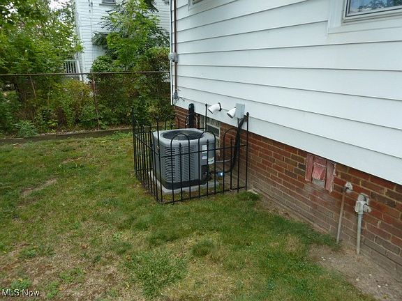 3rd image of 3408 Parklane Dr