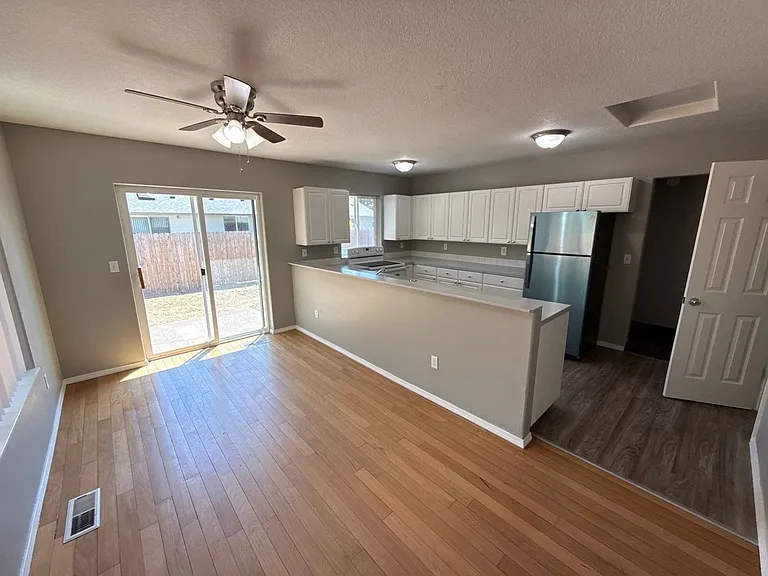 4312 Sacramento Ct NE — Photo 6