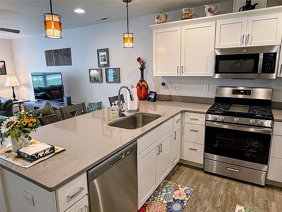 4th image of 2237 Saint Andrews Dr