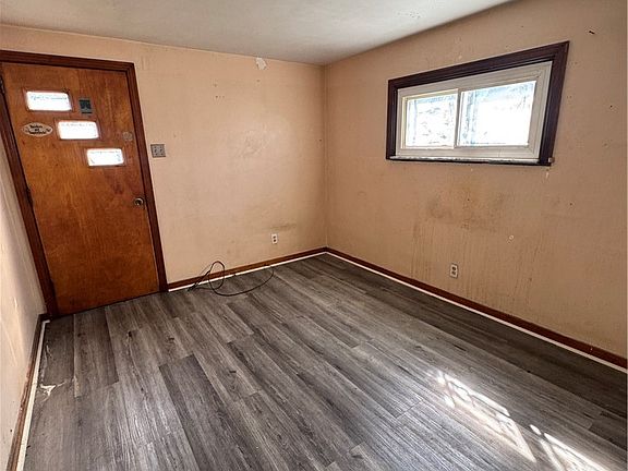 3rd image of 613 8th St