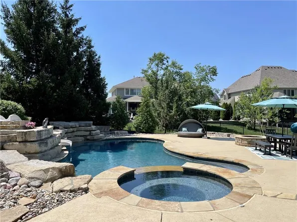 9503 W 160th Ter, Overland Park, KS 66085