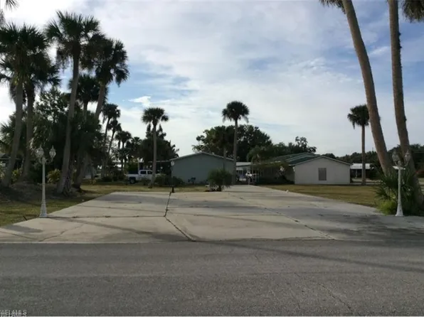 810 Yacht Club Way, Moore Haven, FL 33471