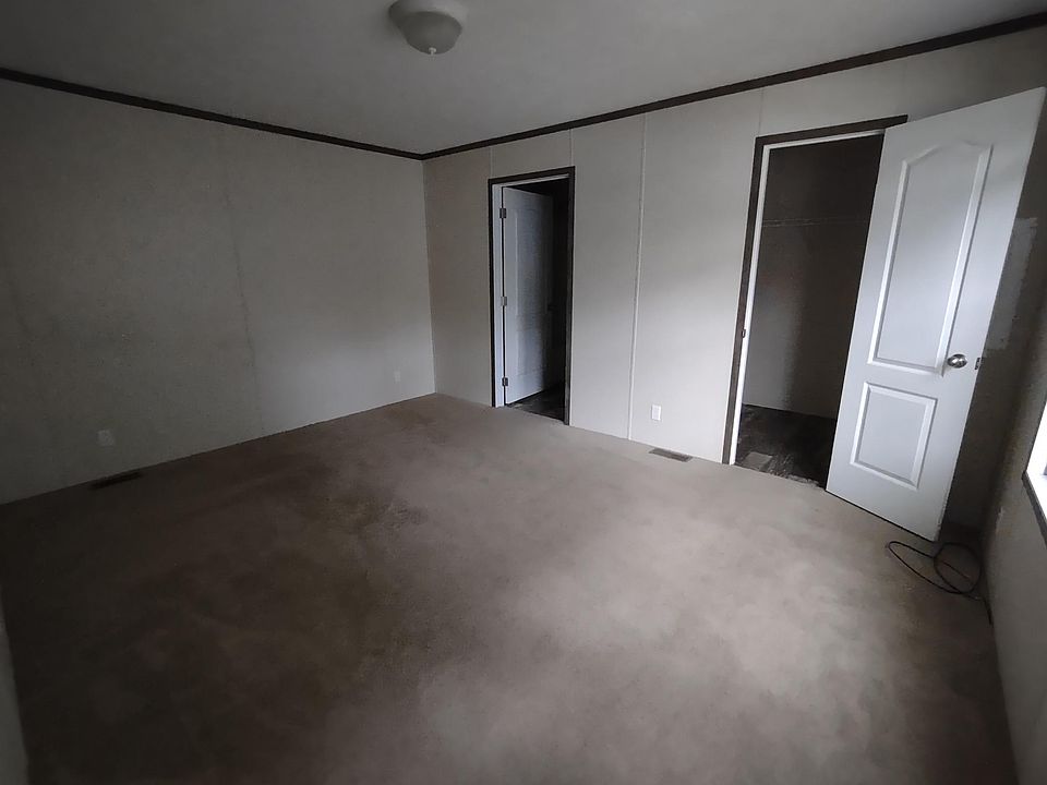 1st image of 42264 La Roi Cir