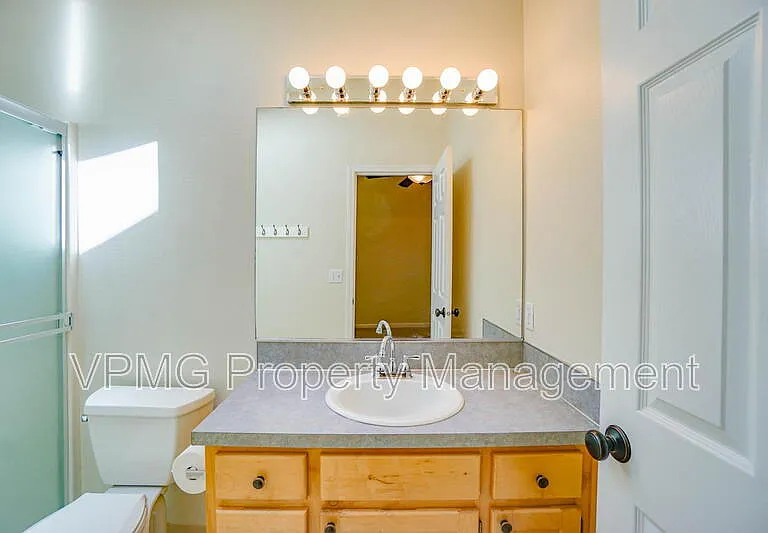 2115 NW 143rd Cir — Photo 29