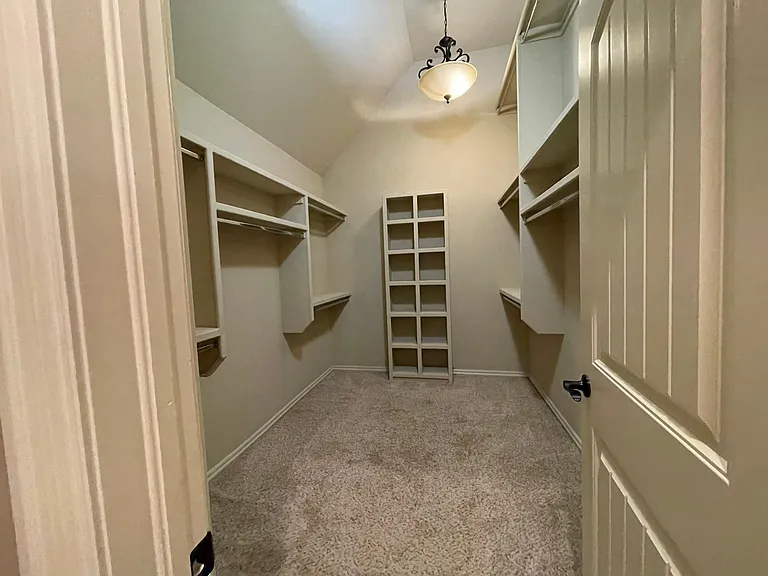 1400 W Ulysses St — Photo 10