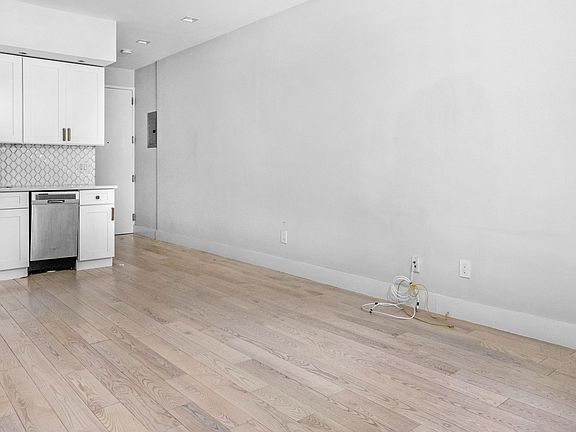 3rd image of 410 E 88th St #2E