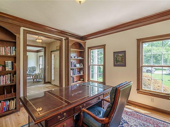 4th image of 86 Jefferson Dr
