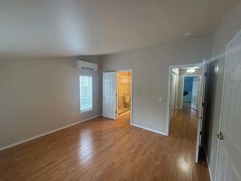 12549 Roosevelt Way NE #4 — Photo 29