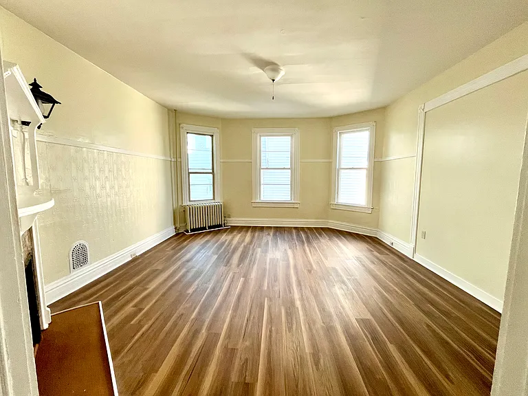 1310 Washburn St #1 — Photo 7
