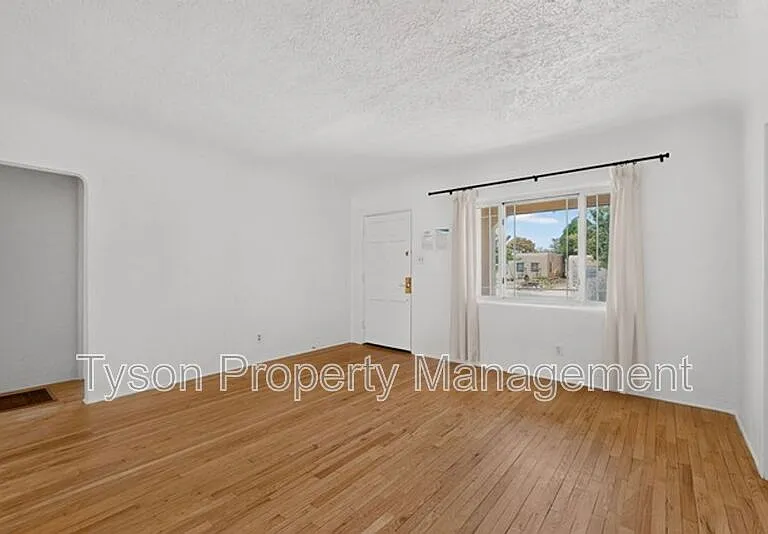 310 Truman St NE — Photo 3