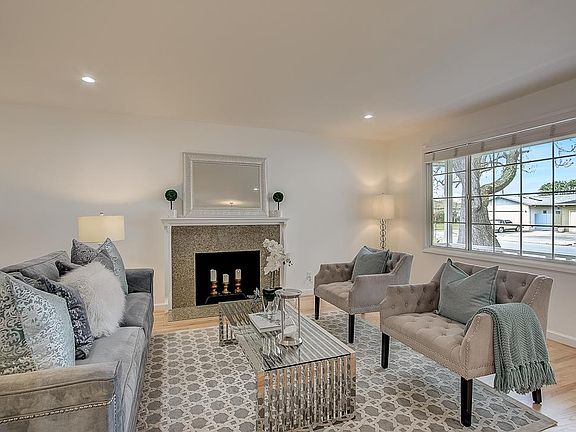 4th image of 1832 Gunston Way