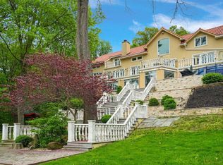 15 Hoffstat Ln, Port Washington, NY 11050