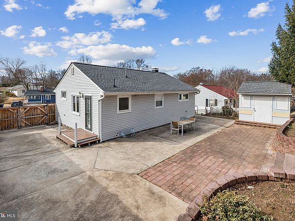 5th image of 6611 Berkshire Dr